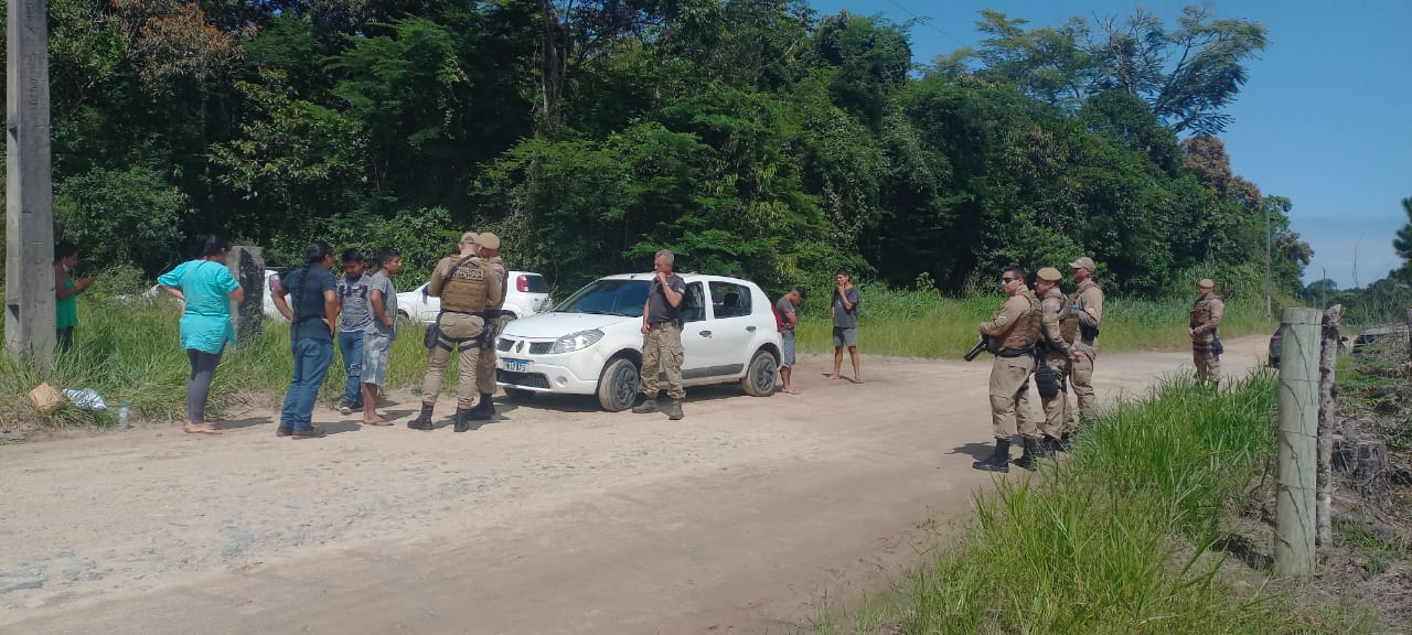 Policiais Militares durante a ação ilegal em Ka'aguy Mirim Porã / Foto: Particular civil vestido com trajes militares durante a ação / Foto: Comunidade indígena