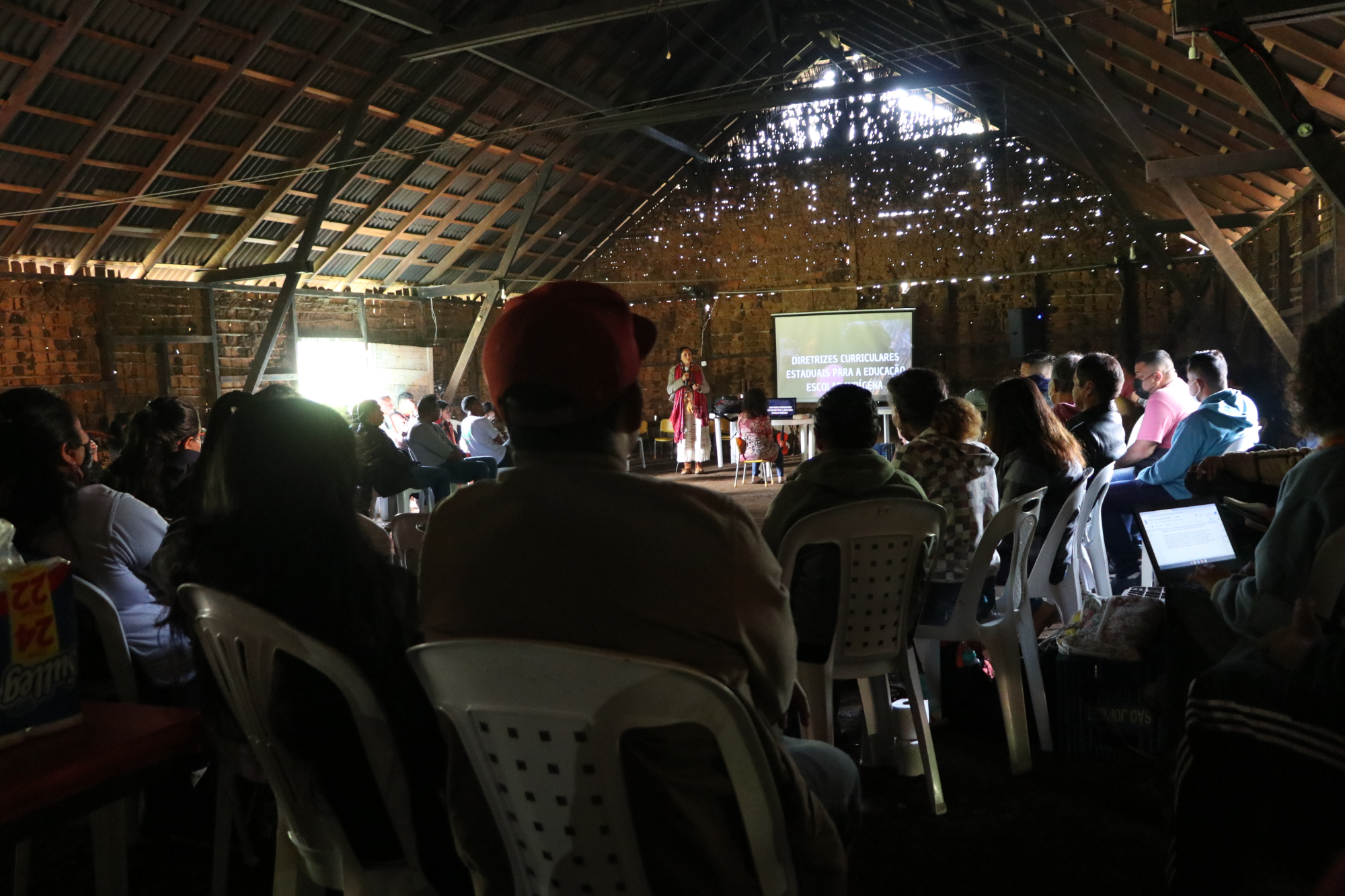 Lideranças e professores indígenas discutem Diretrizes Curriculares em reunião na TI Tenondé Porã (SP) / Foto: Hugo Salustiano/Comitê Interaldeias